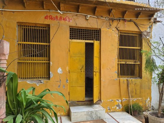 View of Shri Bihari Ji Temple at Radha Bavdi in Vrindavan.