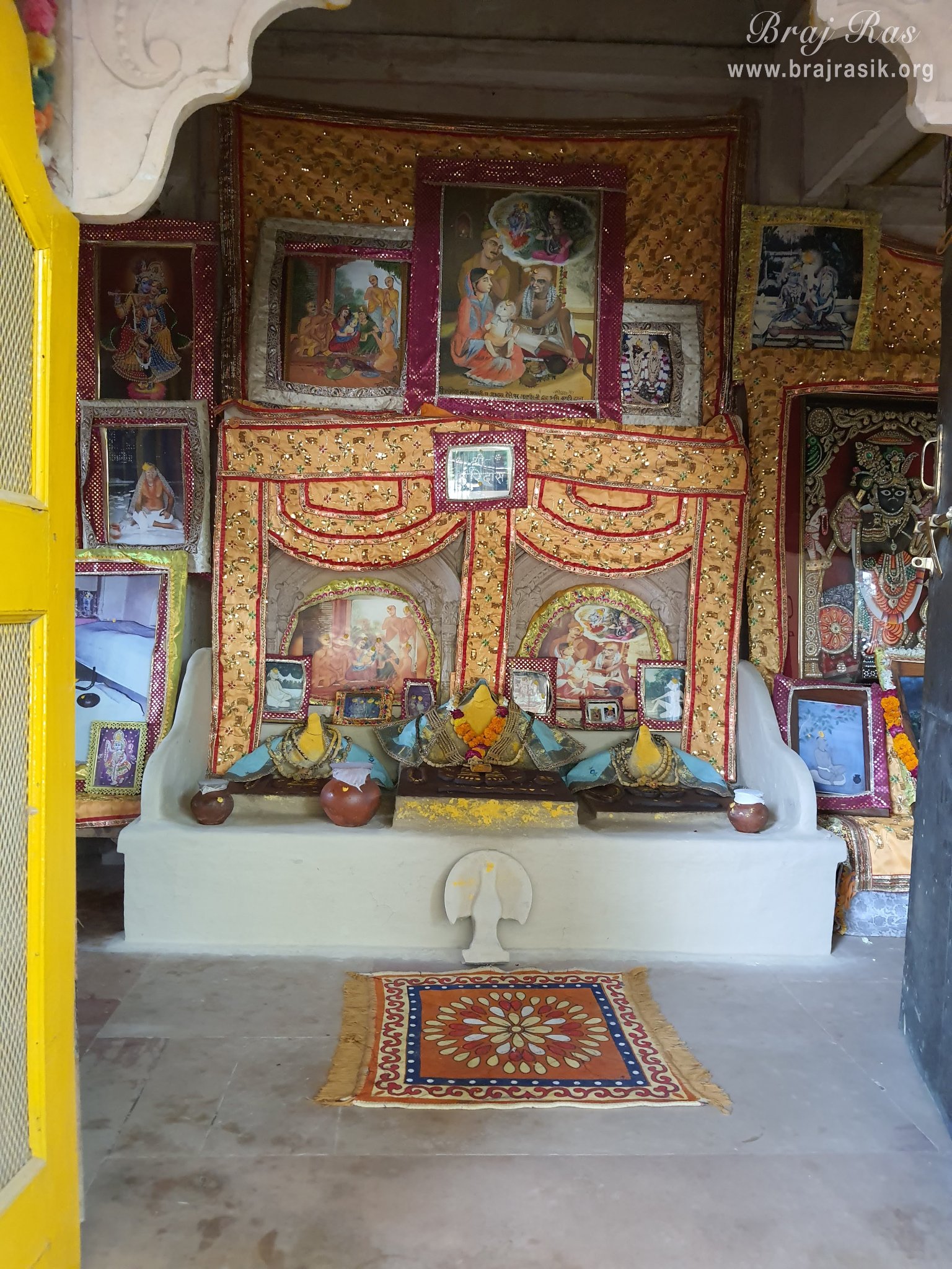 Darshan of the birthplace of Swami Haridas Ji at Radha Bavdi in Vrindavan.