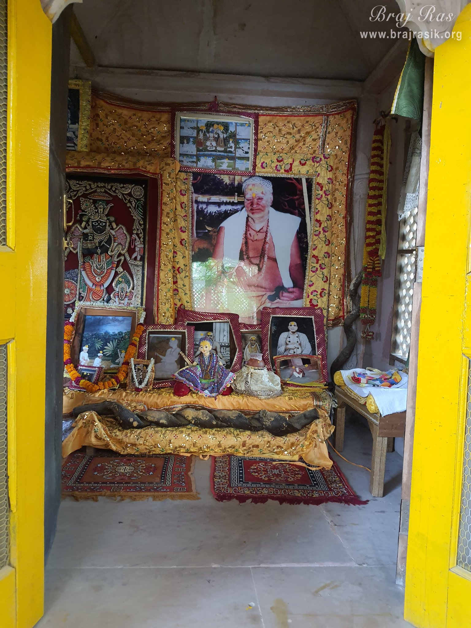 Bhajan place of Swami Shri Radha Charan Das Ji Maharaj at Radha Bavdi in Vrindavan.
