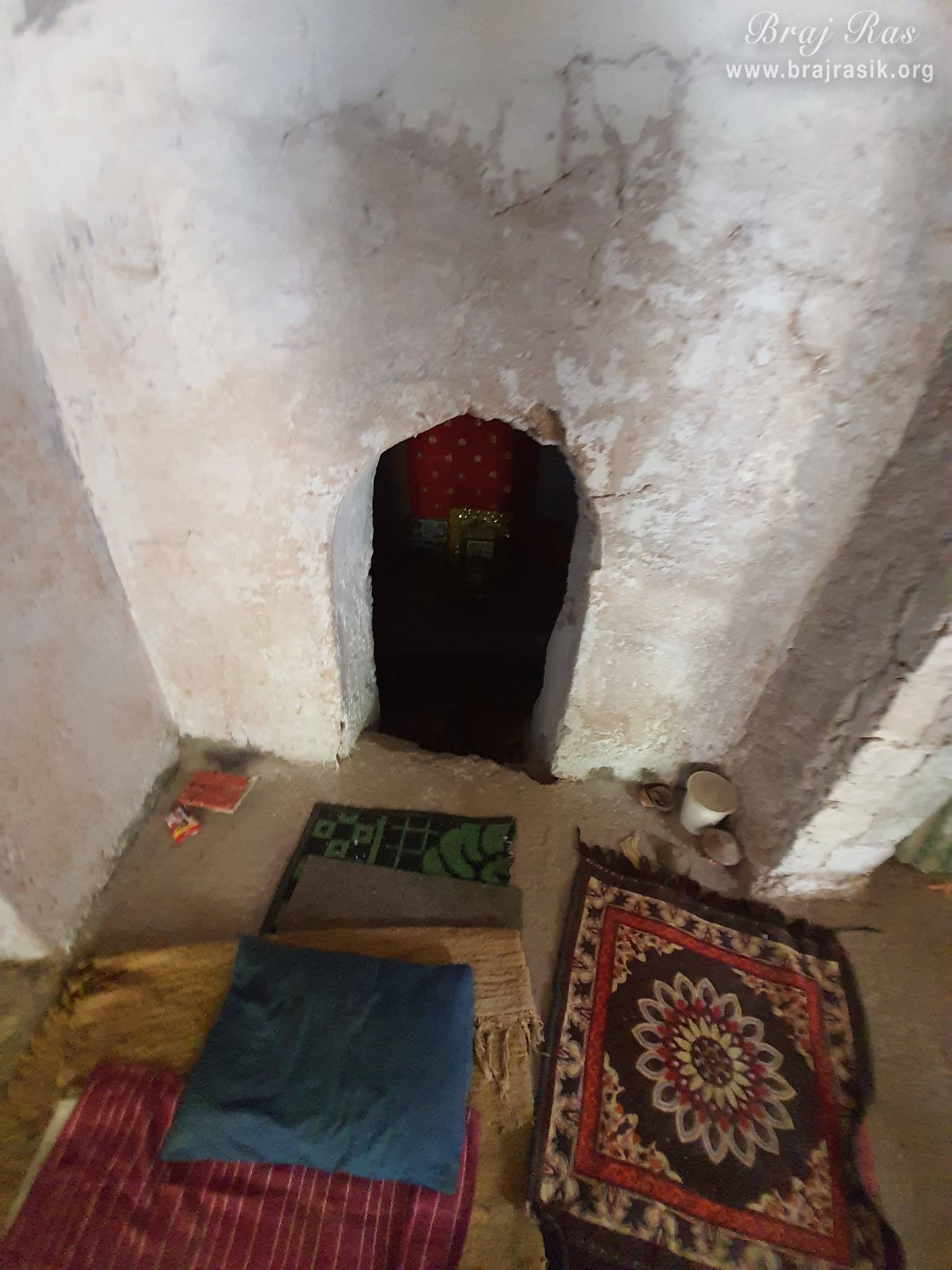 Caves of the saints at Radha Bavdi in Vrindavan.