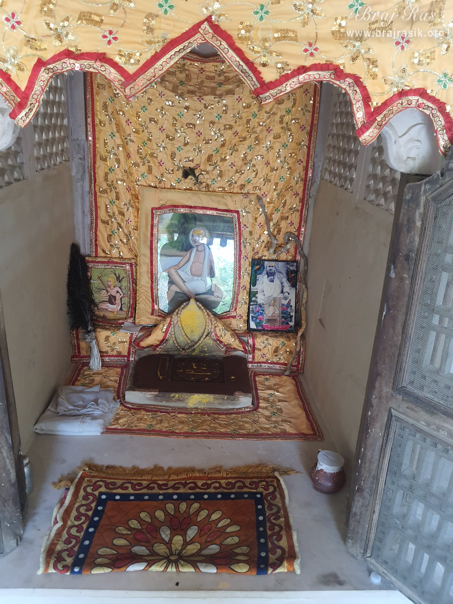 Inside view of the bhajan place of Swami Bhagwat Rasik Dev Ji at Radha Bavdi in Vrindavan.