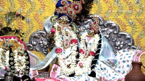 A nice and close darshan of Shri Lalit Ladali Lal Ji in Shri Hita Mahal, Vrindavan