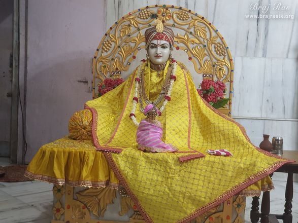 Darshan of Shri Hita Harivansh Mahaprabhu in Shri Hita Mahal, Vrindavan