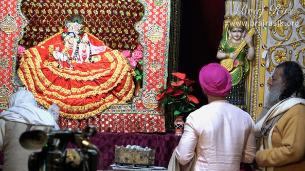 Darshan of Shri Lalit Ladali Lal Ji in Shri Hita Mahal, Vrindavan with Shri Hita Ambrish and the current Mahant Shri Kamal Nain [on the right] of the place.