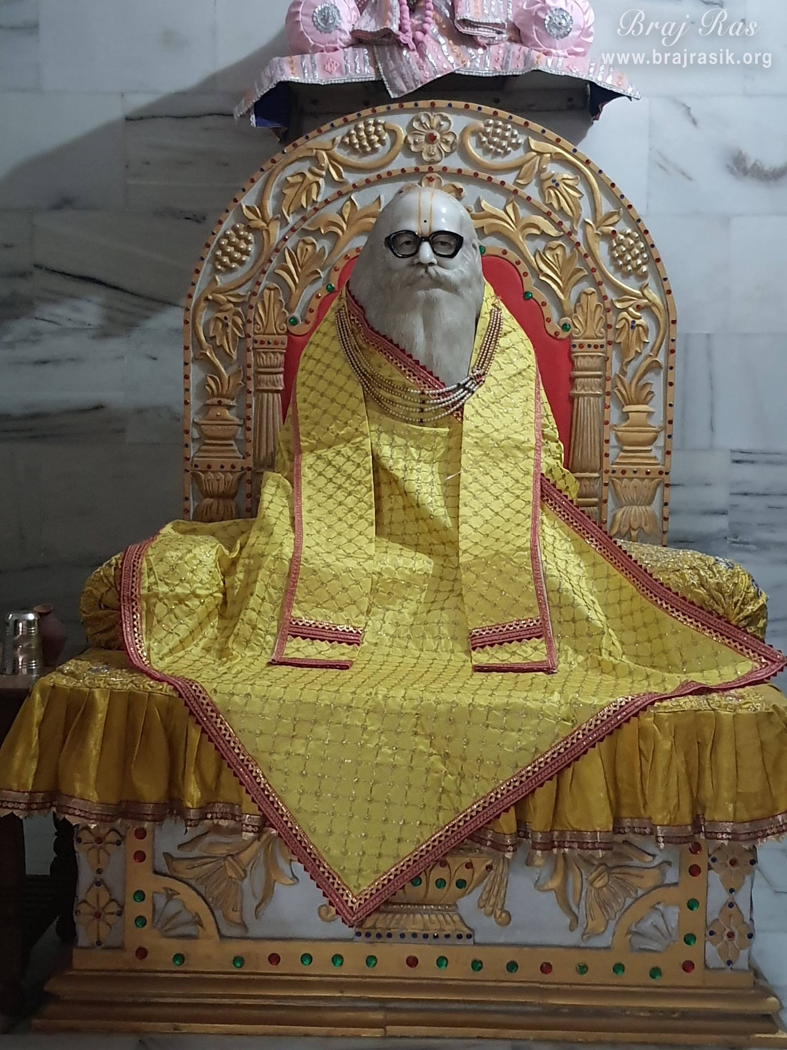 Darshan of Shri Hita Das Ji in Shri Hita Mahal, Vrindavan