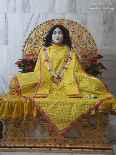 Darshan of Shri Sewak Ji (Shri Hita Damodardas Ji) in Shri Hita Mahal, Vrindavan