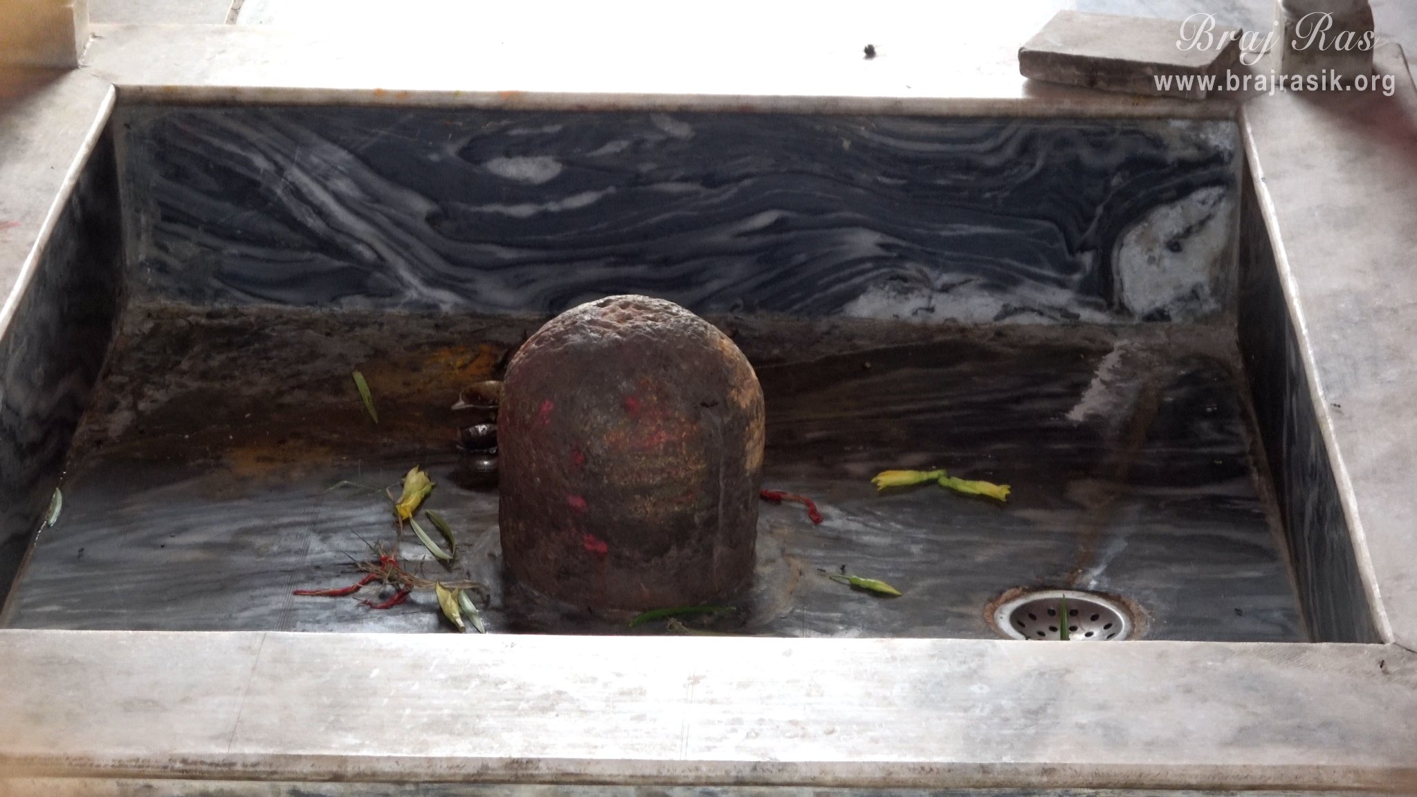 Close darshan of Konkeshwar Mahadev near Shri Mor Bihari Temple, Nandgaon.