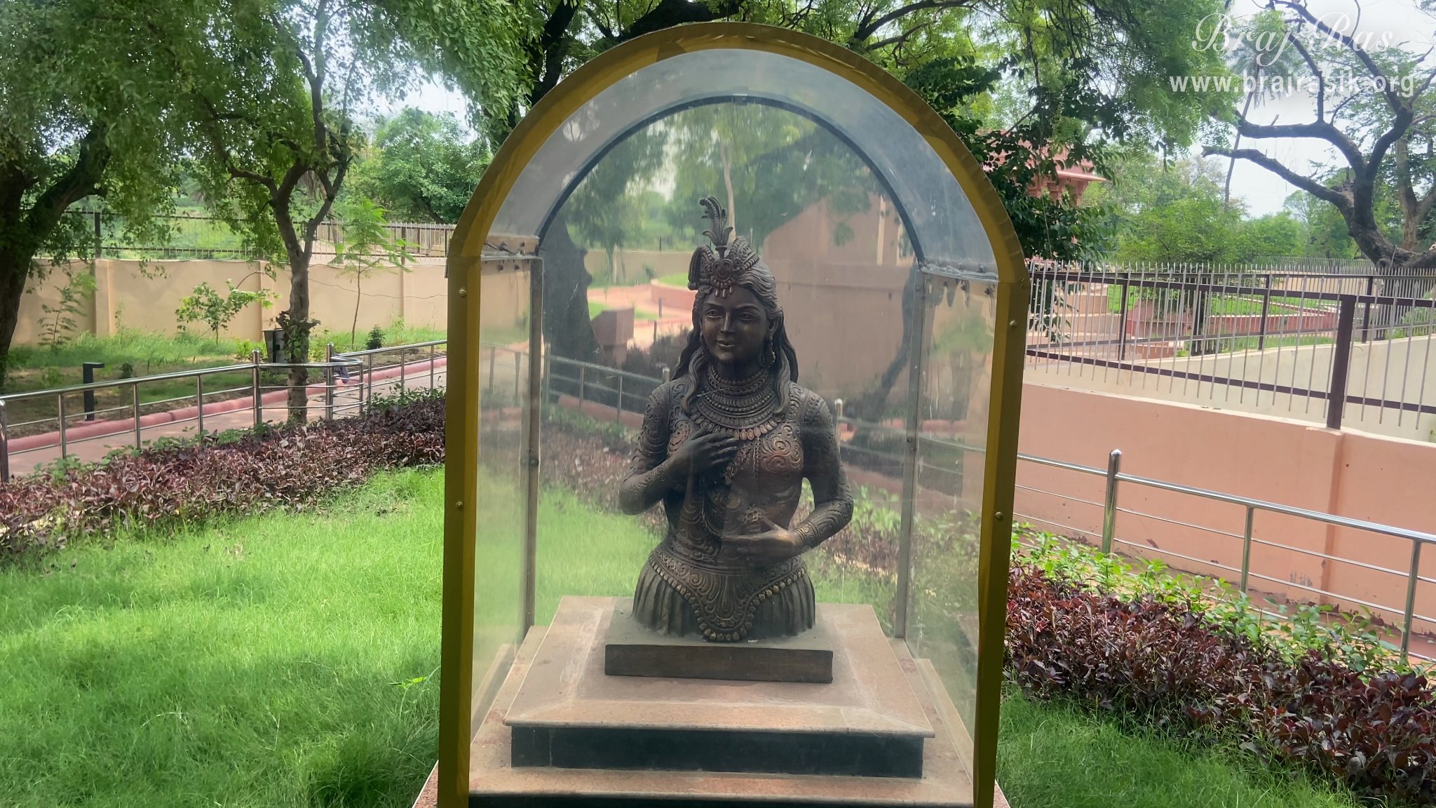 Close view of the idol of Taj Bibi at Samadhi Place of Taj Bibi in Gokul Mahavan.