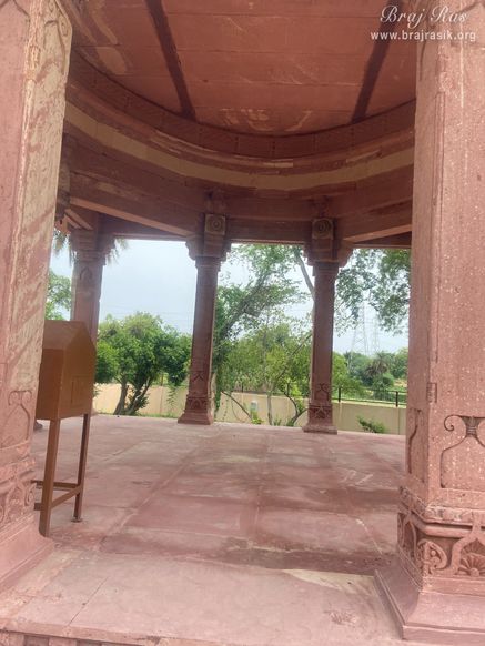 View of the actual Samadhi Place of Taj Bibi in Gokul Mahavan.