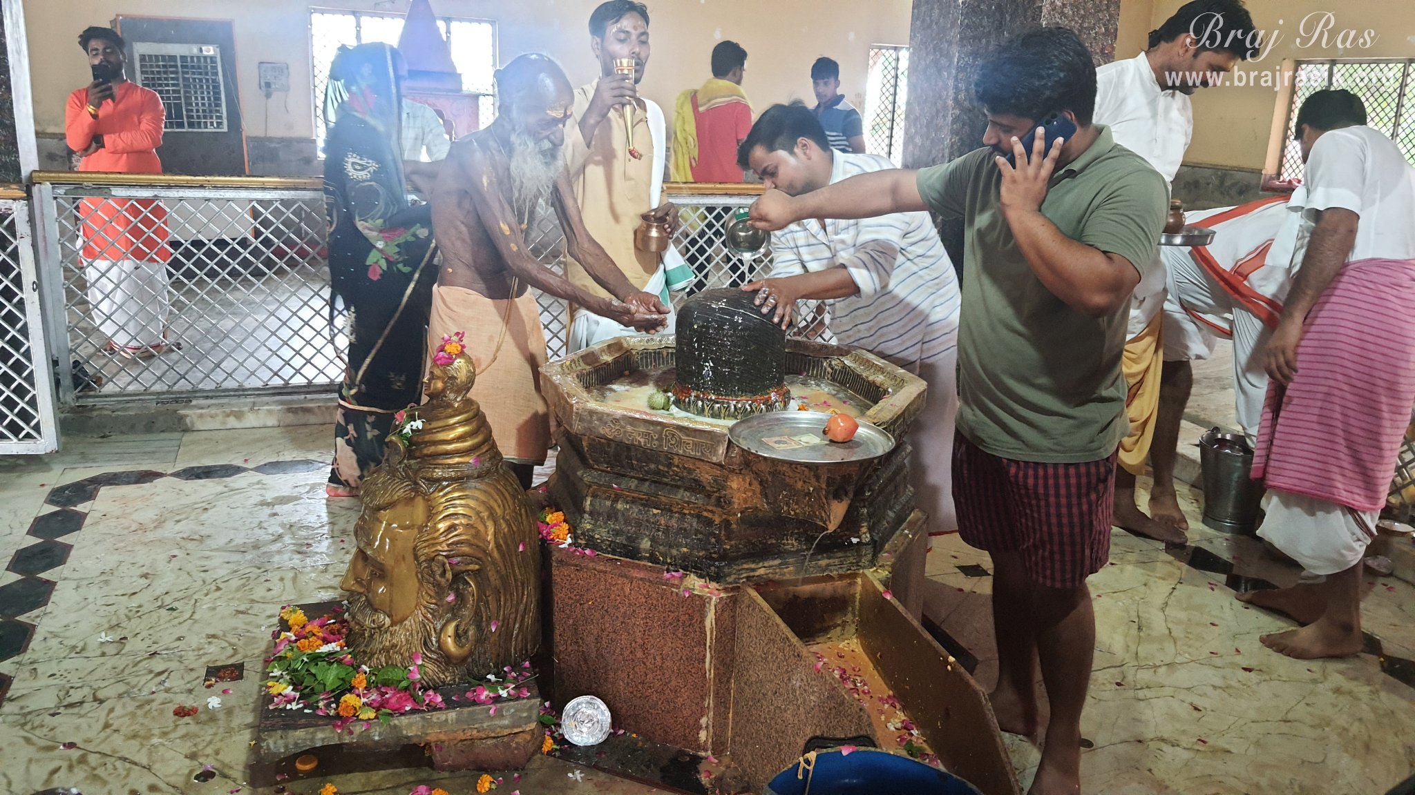 Darshan of Lord Chintaharan in Chintaharan Mahadev Temple in Gokul Mahavan.