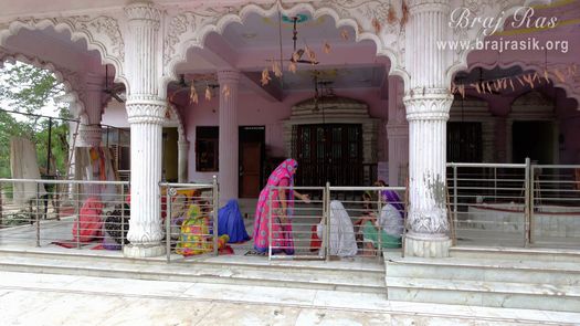 Devotees doing Sankirtan in the temple of Mother Yashoda and Shri Krishn at Yashoda Kund and Hau Bilau in Nandgaon.