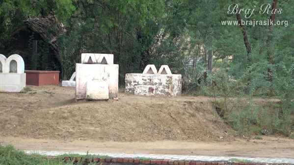 Samadhi place of the Rasik Saints near Yashoda Kund and Hau Bilau in Nandgaon.