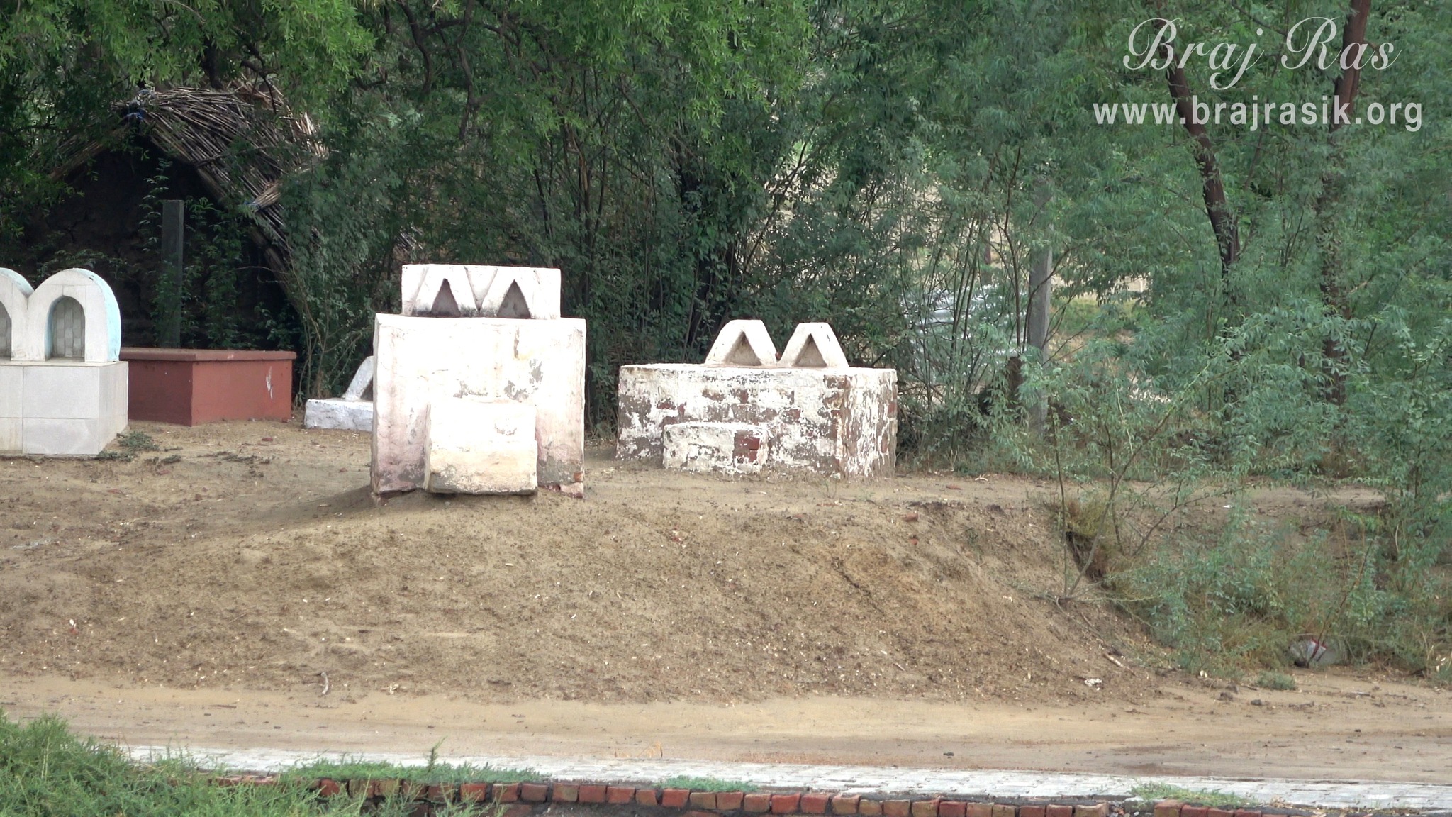 Samadhi place of the Rasik Saints near Yashoda Kund and Hau Bilau in Nandgaon.