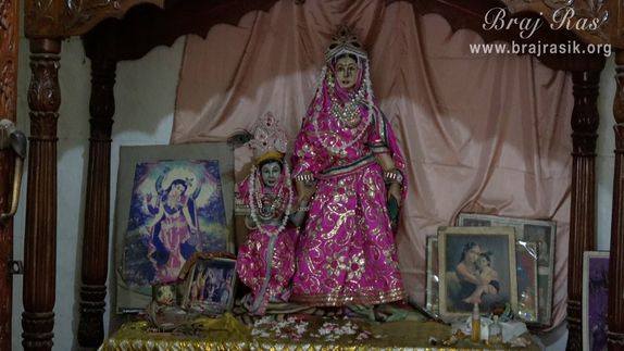 Darshan of Mother Yashoda and Shri Krishn at Yashoda Kund and Hau Bilau in Nandgaon.