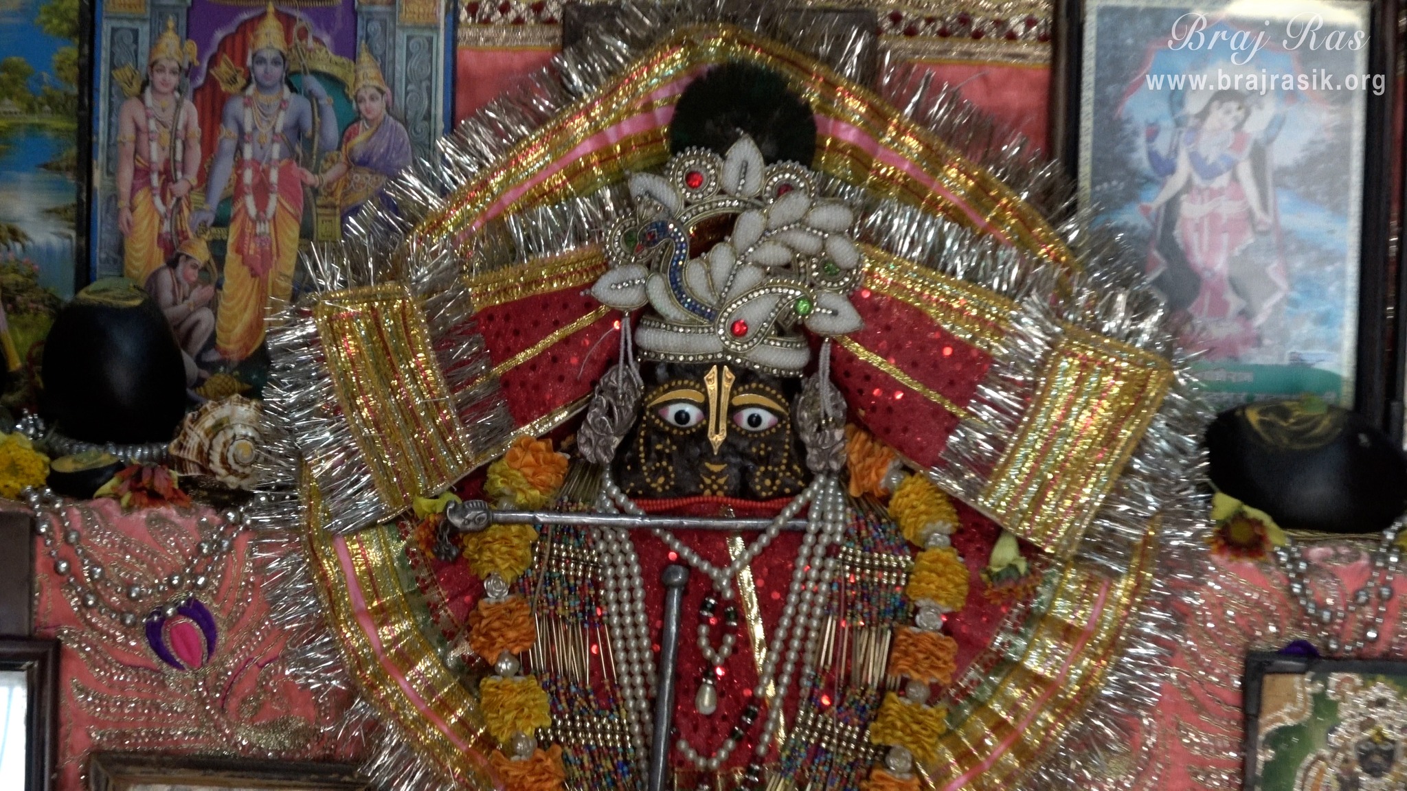Darshan of Lord Govardhan in Nand Baithak in Nandgaon.