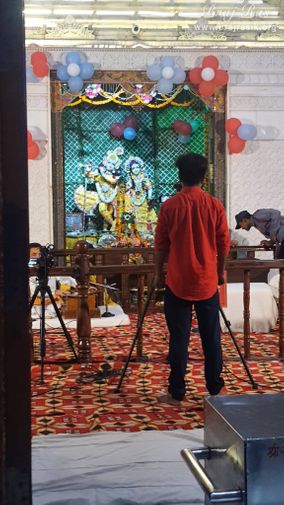 Darshan of Shri Priyakant Ju in Shri Priyakant Ju Temple, Vrindavan.