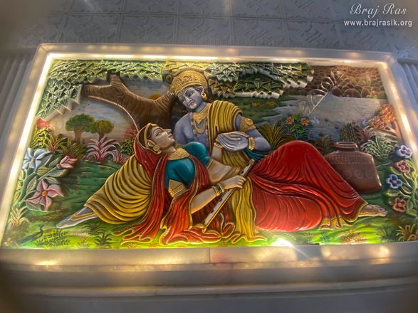 Shri Radha Krishn's divine pastime is depicted on the wall of Shri Priyakant Ju Temple, Vrindavan.