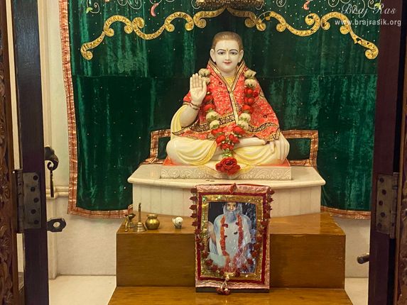 Darshan of Lord Nimbarkacharya inside Shri Priyakant Ju Temple, Vrindavan.
