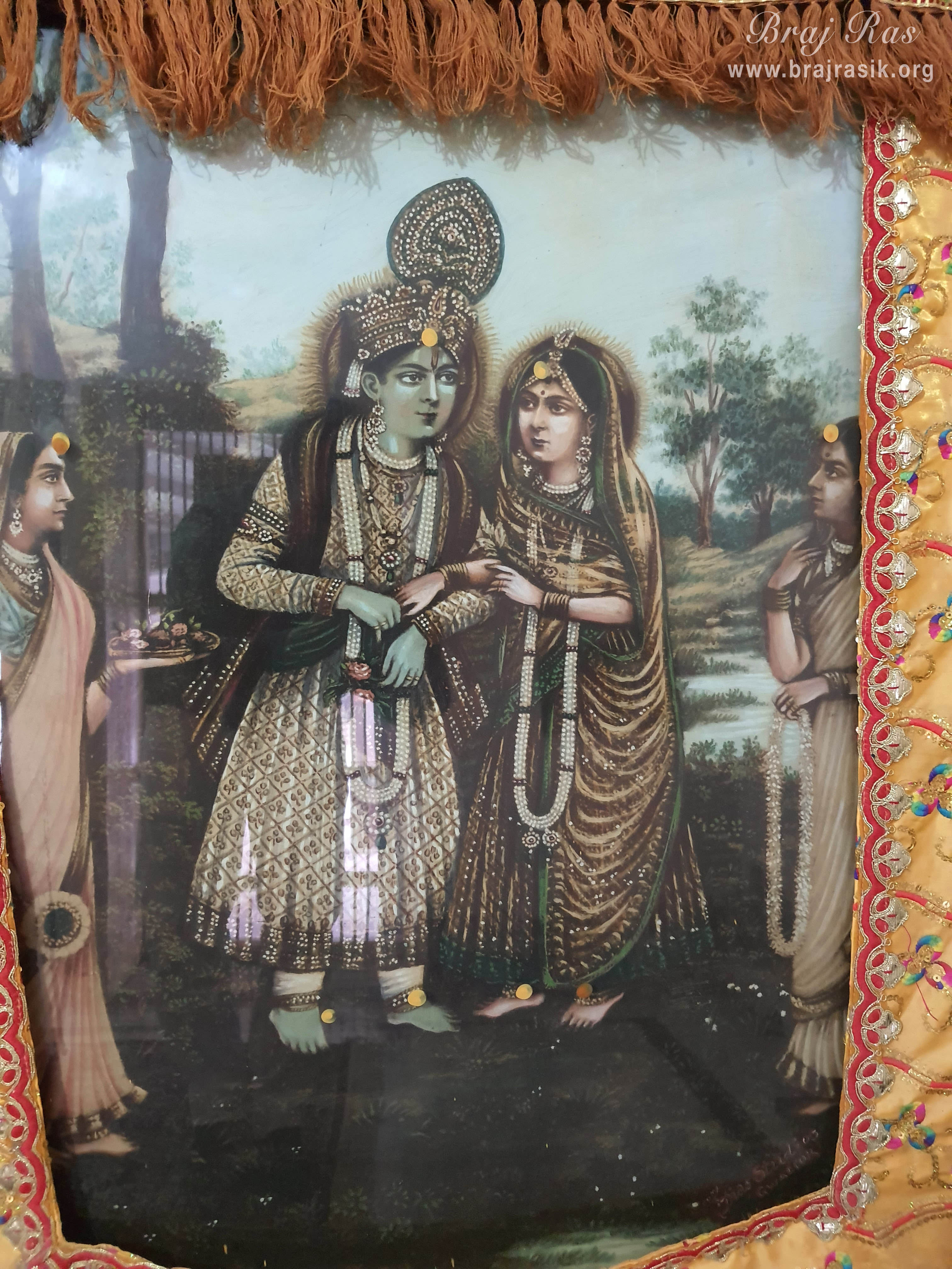 श्री युगल किशोर का एक चित्र किशोर वन वृंदावन में