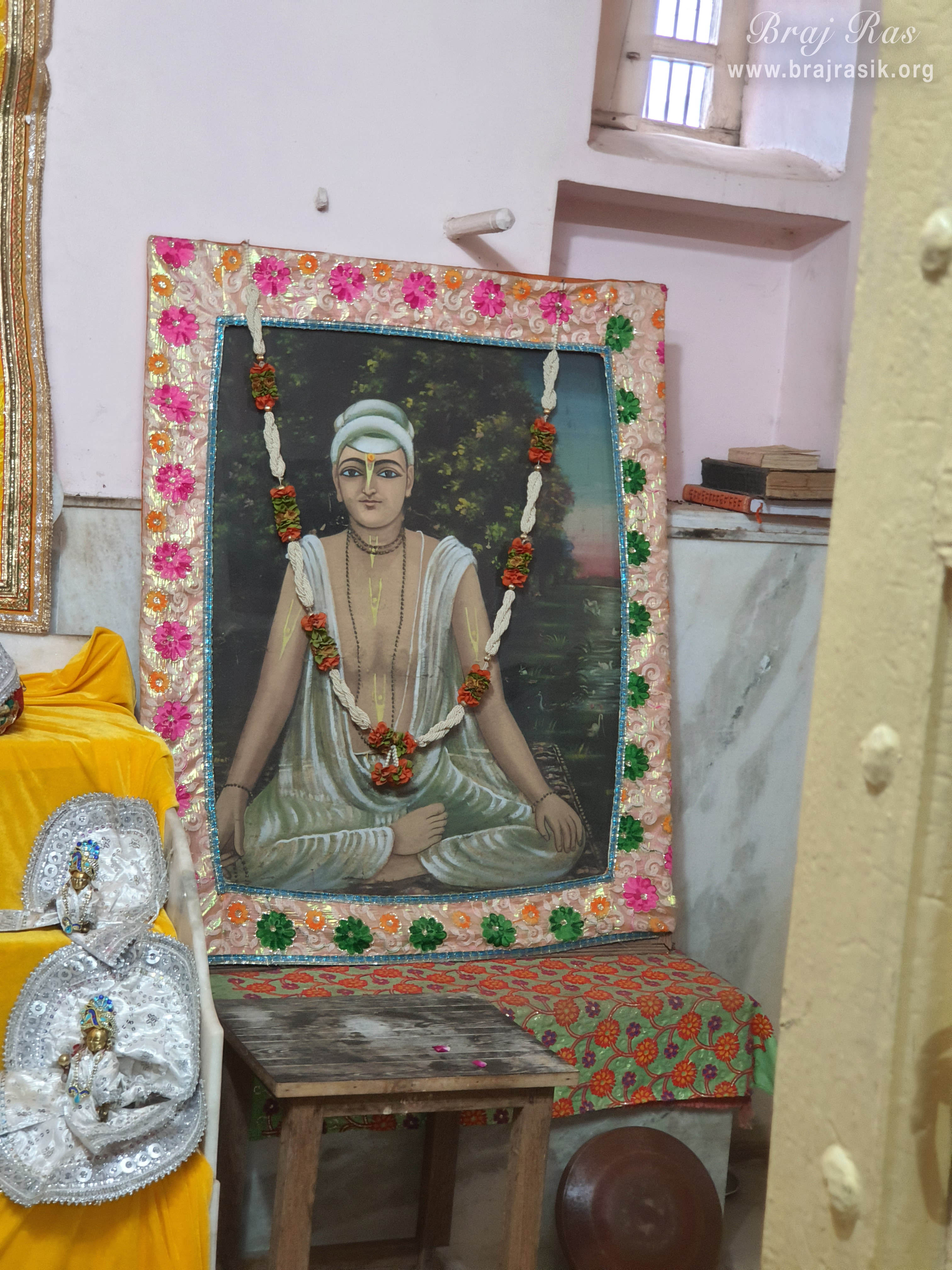 रसिक अनन्य विशाखा अवतार श्री हरिराम व्यास का एक चित्र