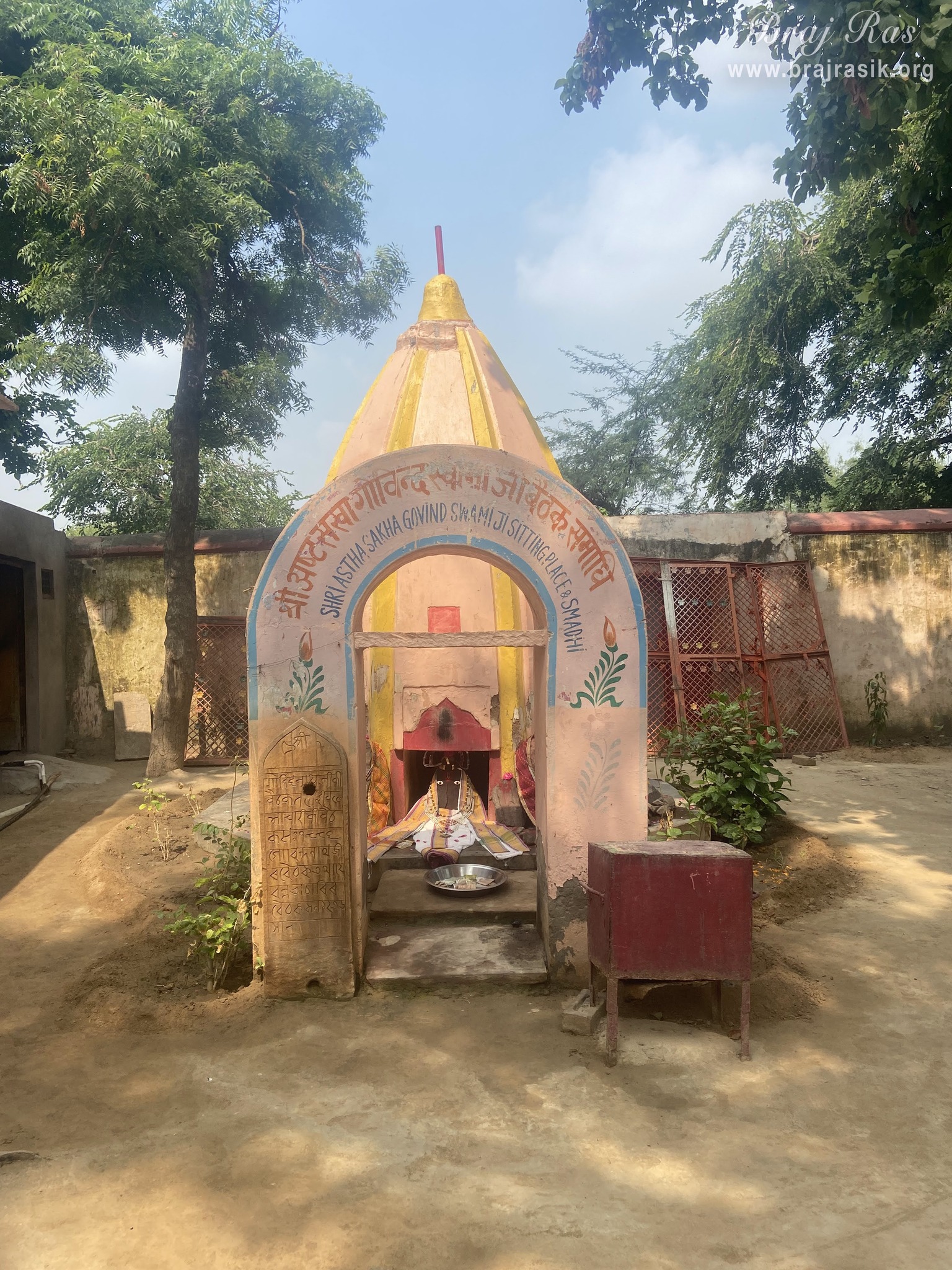 Distant darshan of the samadhi of Shri Govind Swami in Jatipura, Govardhan.