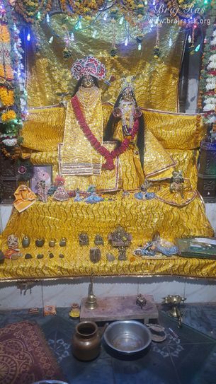 Darshan of Shri Bhandir Bihari Ji at Bhandirvan.