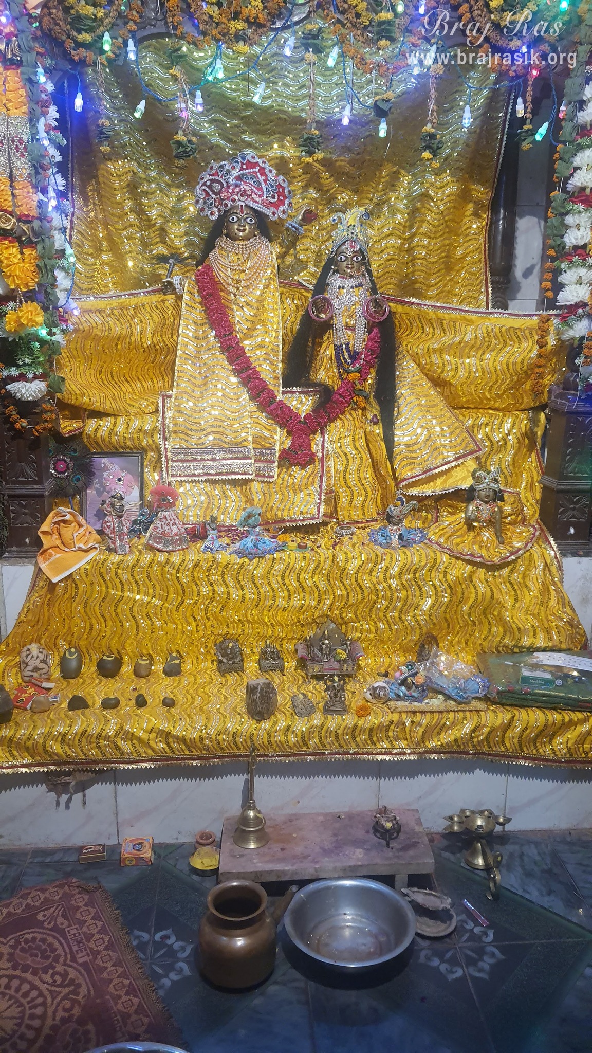 Darshan of Shri Bhandir Bihari Ji at Bhandirvan.
