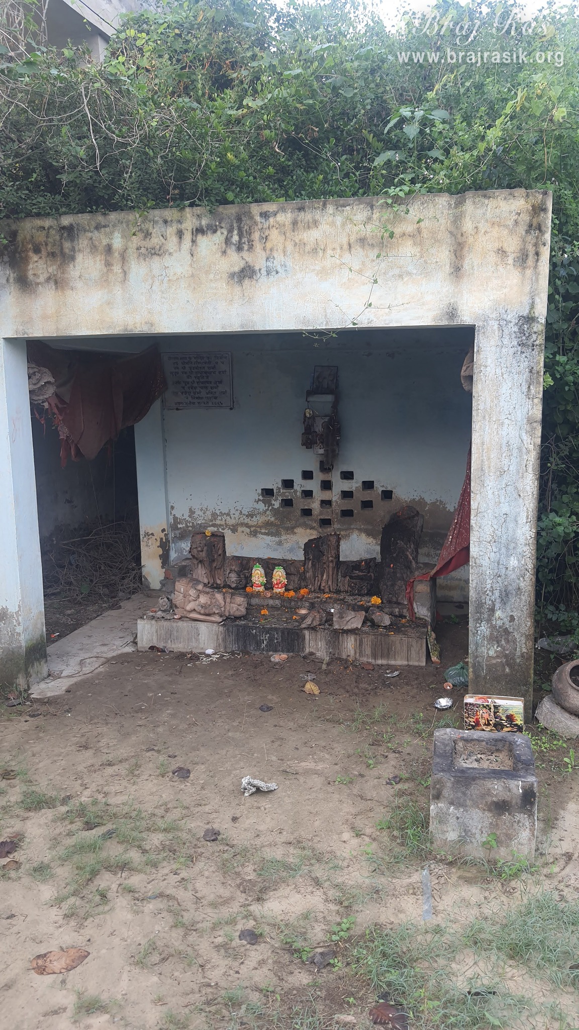 View of an old temple in Bhandirvan.