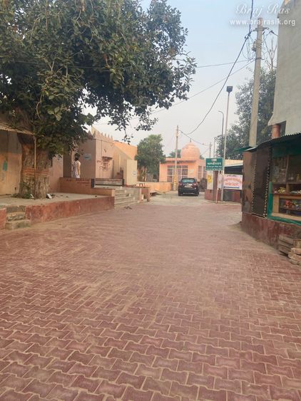 Way to Shri Bhandir Bihari Temple in Bhandirvan.