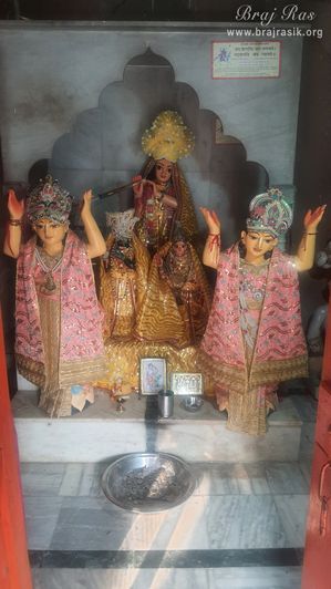 Darshan of Shri Shyamvan Bihari Ji along Sri Chaitanya Mahaprabhu and Nityanand Prabhu near Vanshivat.