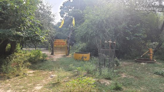 A nice view of the surroundings of the bhajan kutir of a sadhu in Vanshivat.