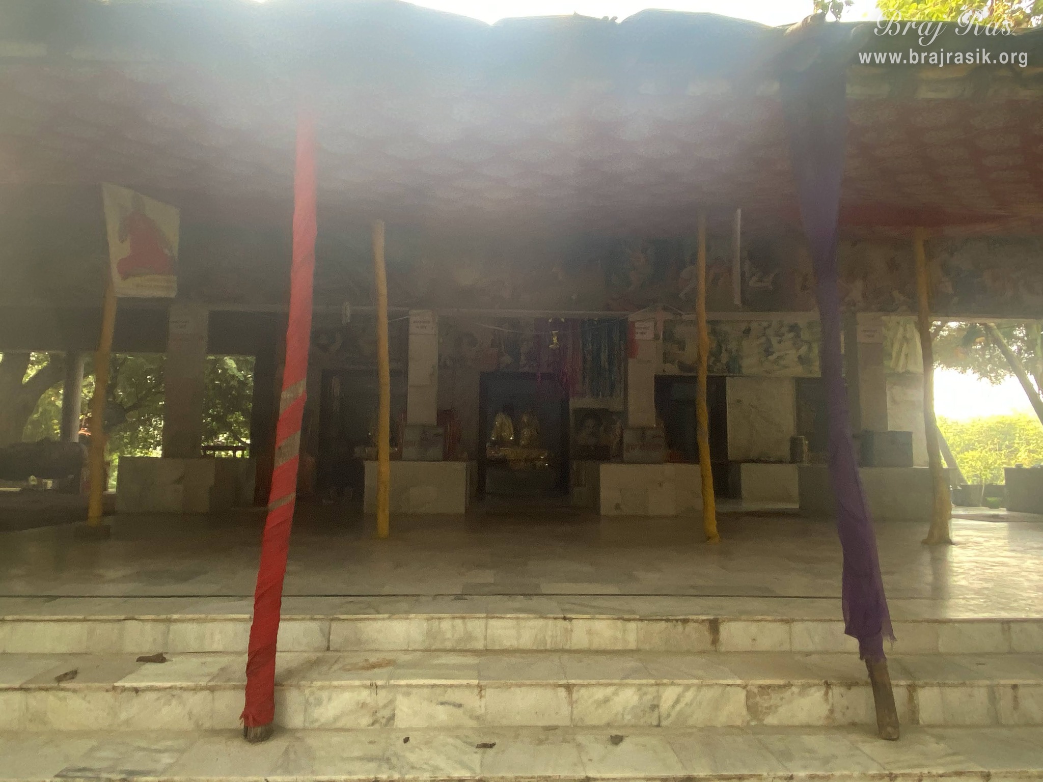 A view of the temple of Shri Radha Krishn in Vanshivat.