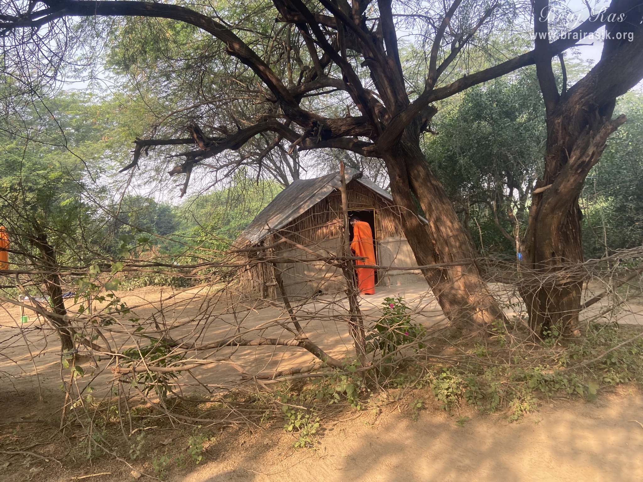 A nice view of the hut of a sadhu in Vanshivat.