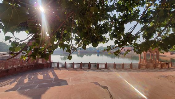 Darshan of Shri Narad Kund, Govardhan
