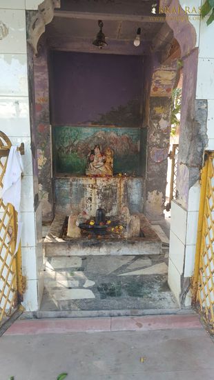 Darshan of Old Shiva Temple at Narad Kund, Govardhan