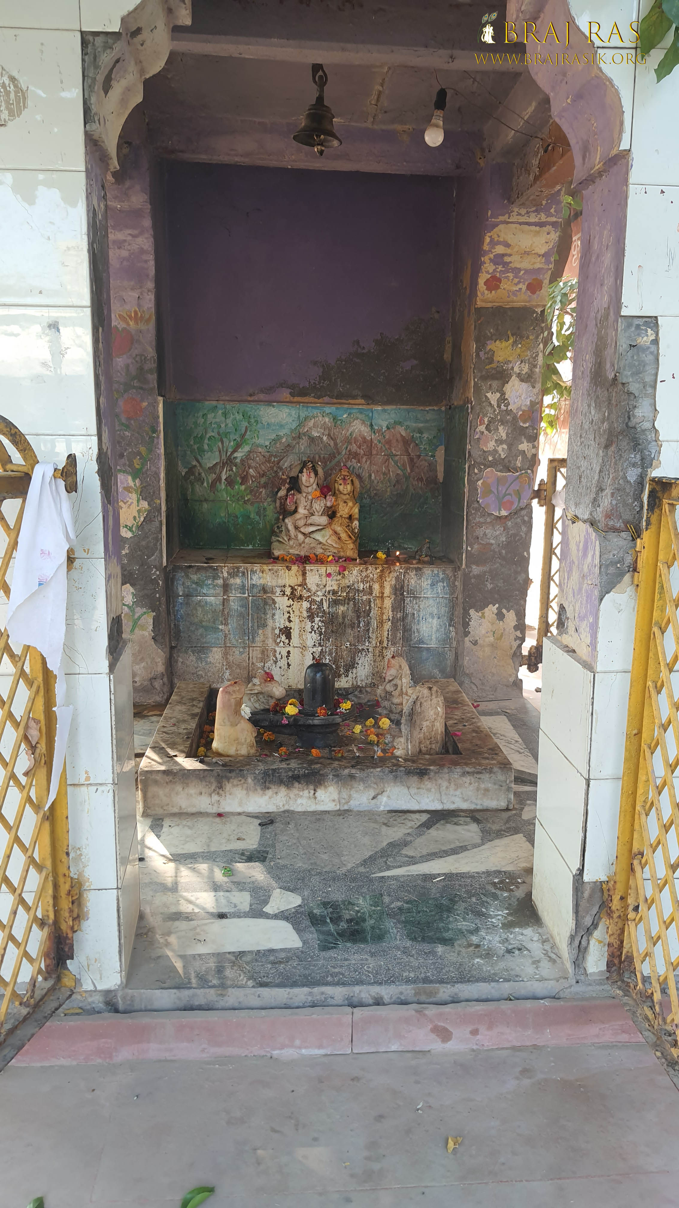 Darshan of Old Shiva Temple at Narad Kund, Govardhan