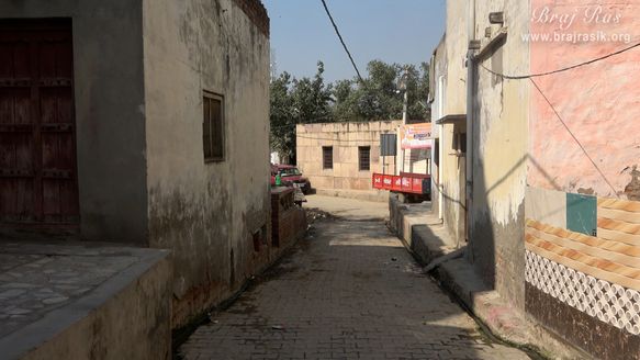 The way leading to Dhruv Tila in Madhuvan - Braj.