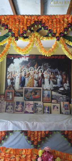 View the photos of the Saints who lived in Bhagwat Niwas, Vrindavan.