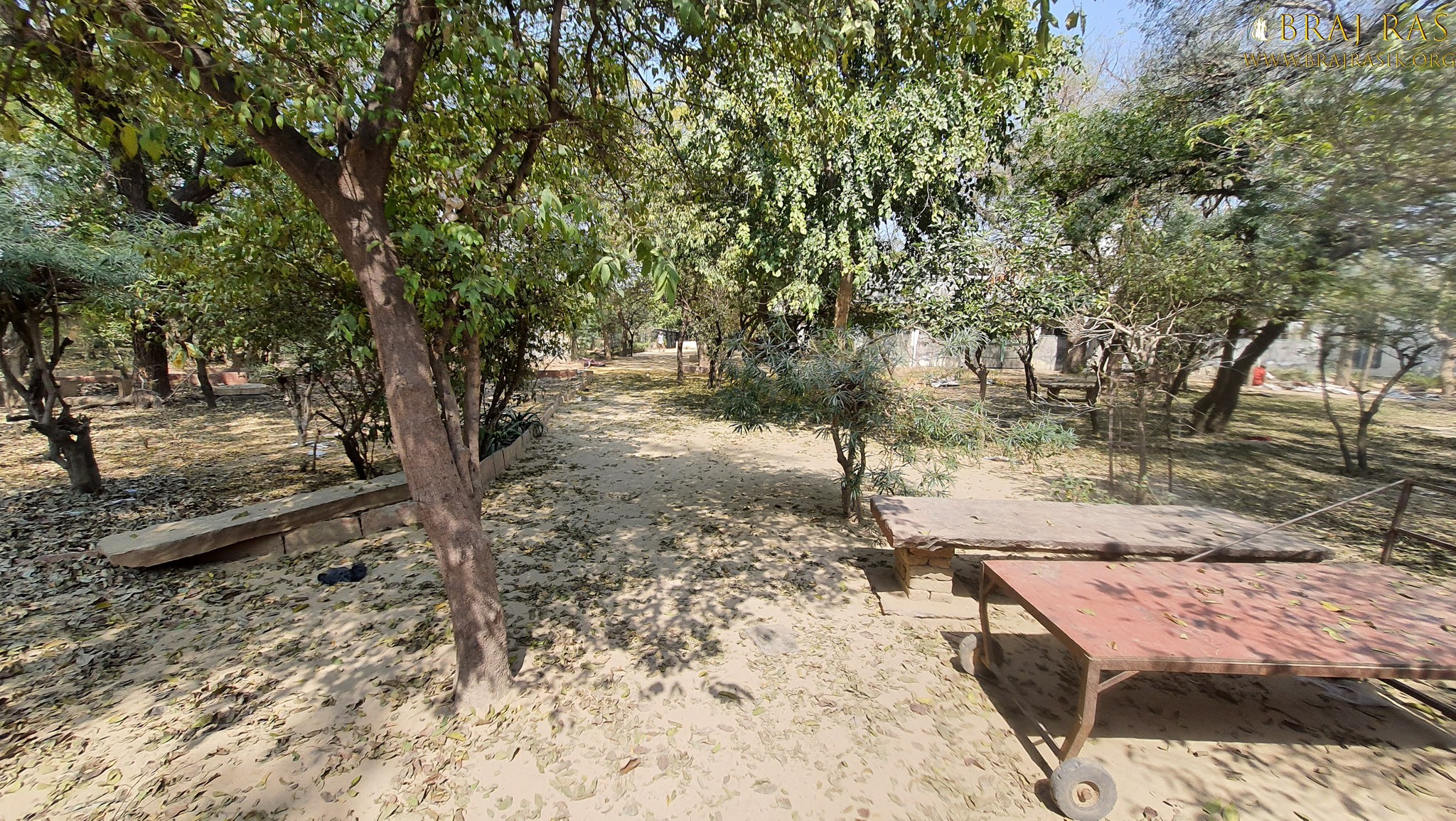 A beautiful view of the bhajan places of the devotees of Bhagwat Niwas, Vrindavan.