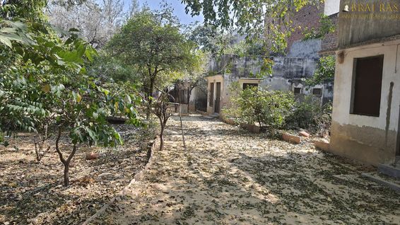 Beautiful view of cottages of saints in Bhagwat Niwas, Vrindavan.