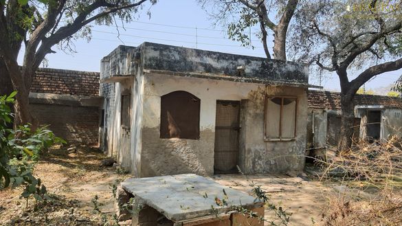 Hearty view of a cottage of a saint in Bhagwat Niwas, Vrindavan.