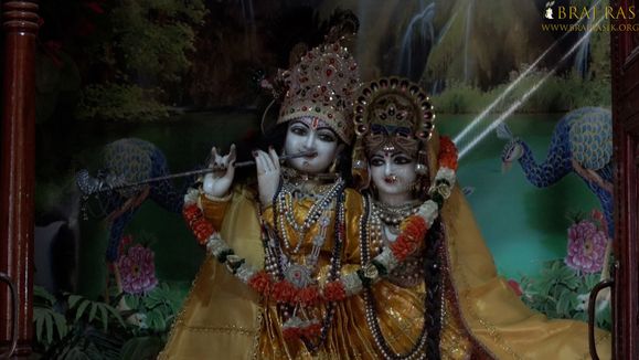 Close darshan of Shri Jugal Kishor in Uddhava Kunda, Govardhan.