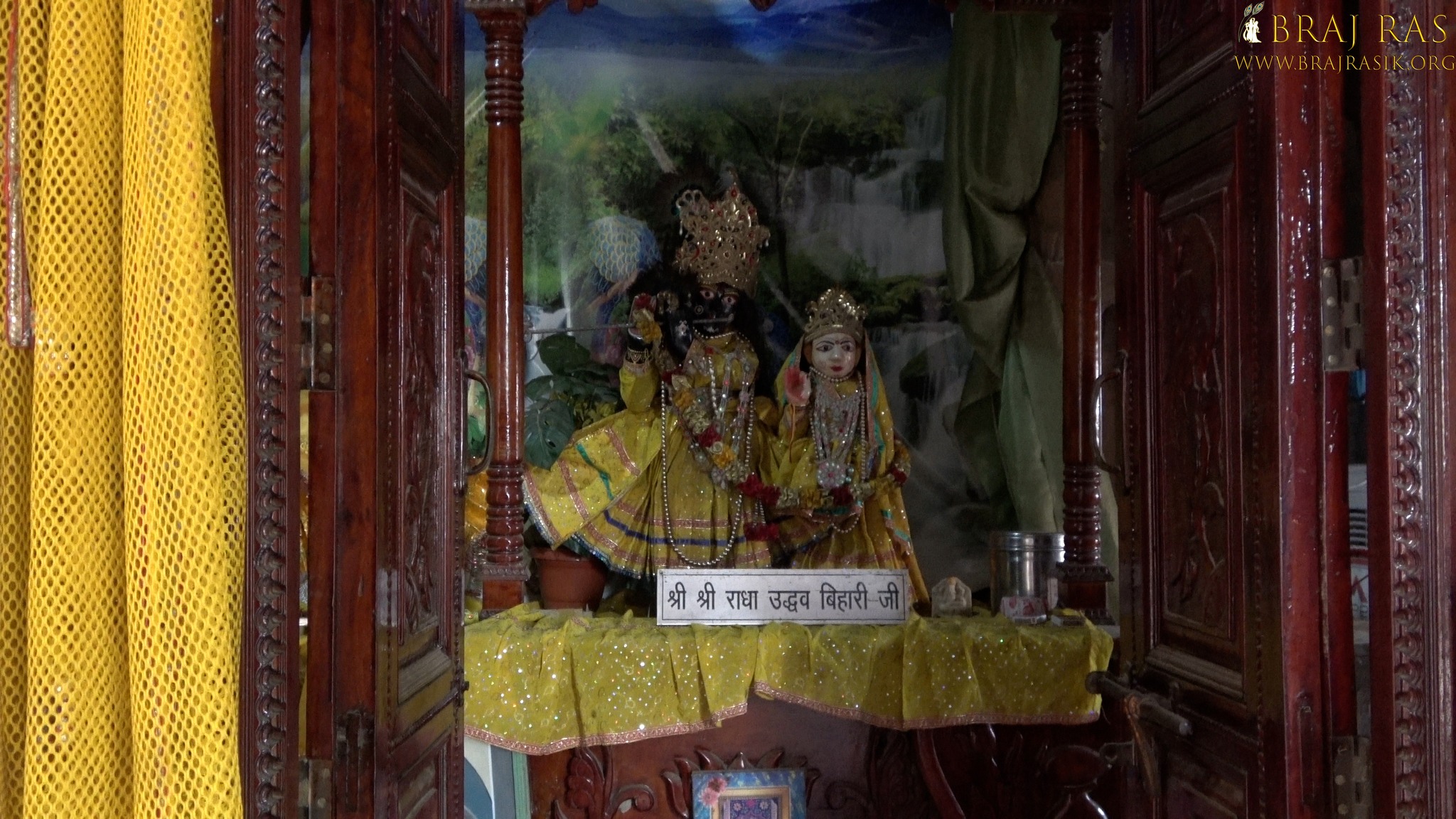 Darshan of Shri Radha Uddhav Bihari Ji in Uddhava Kunda, Govardhan.