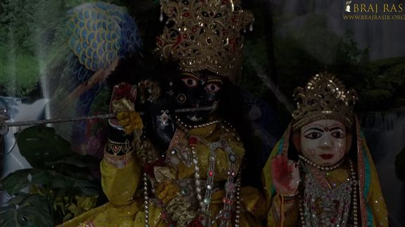 Closeup darshan of Shri Radha Uddhav Bihari Ji in Uddhava Kunda, Govardhan.