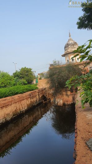 A nice view of Uddhava Kunda, Govardhan.