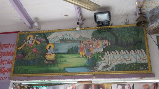 Pastime related to the place is depicted on the wall in Uddhava Kunda, Govardhan.