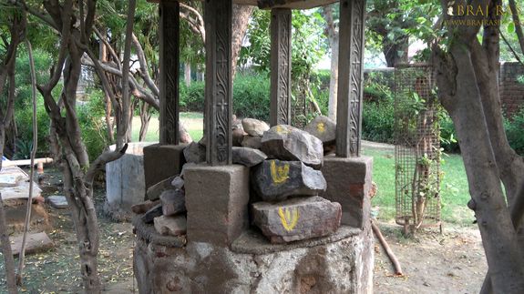 View of the Govardhan rocks at Uddhava Kunda, Govardhan.