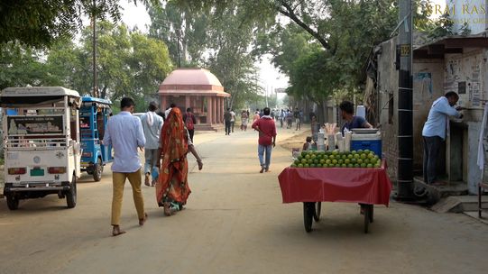 Devotees doing parikrama of Govardhan near Uddhava Kunda, Govardhan.