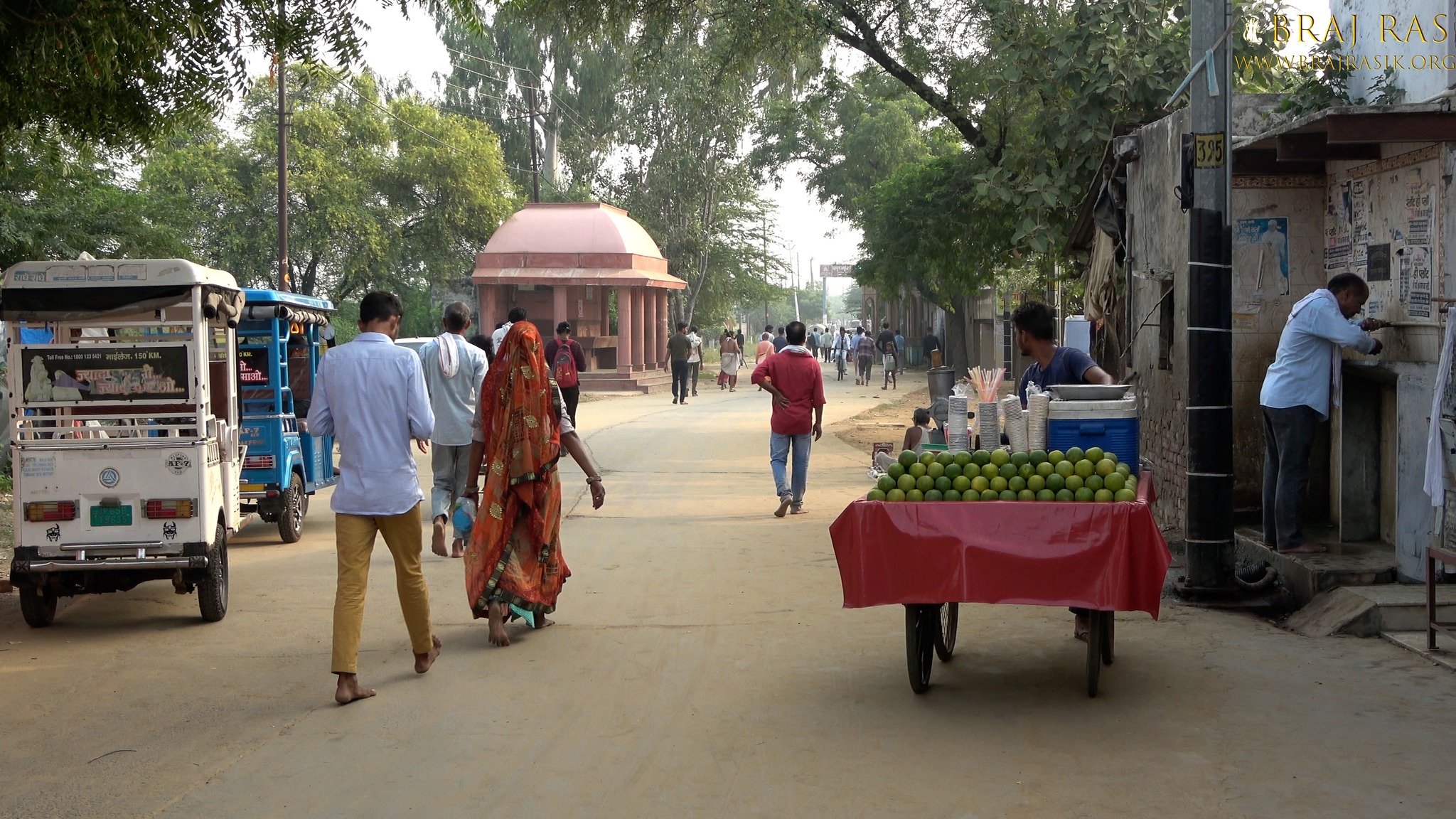Devotees doing parikrama of Govardhan near Uddhava Kunda, Govardhan.