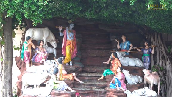 Idol of Krishna playing flute at Rangeeli Mahal